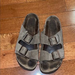 Women’s size 9 Birkenstock Arizona brown sandals